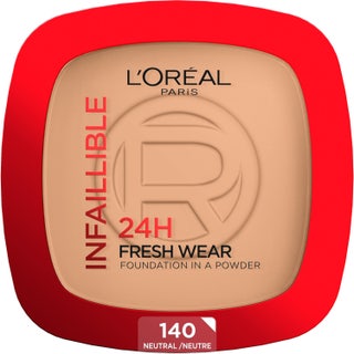 L'Oréal Paris Infaillible 24H Fresh Wear Foundation in a Powder